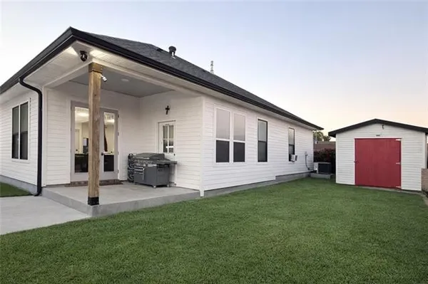 $320,000 | 2408 Lloyds Avenue, Chalmette, LA 70043