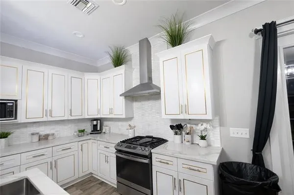 $320,000 | 2408 Lloyds Avenue, Chalmette, LA 70043