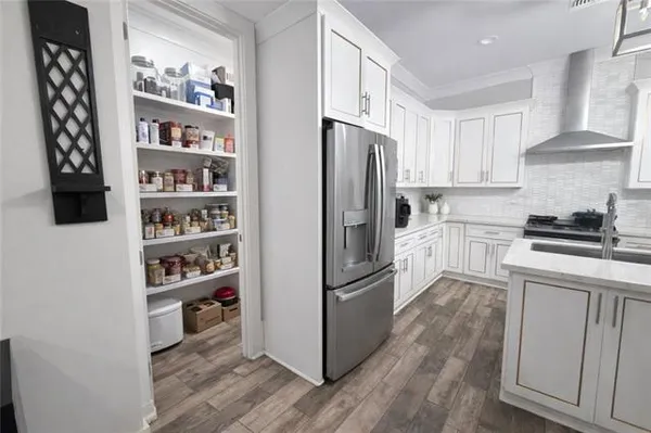 $320,000 | 2408 Lloyds Avenue, Chalmette, LA 70043