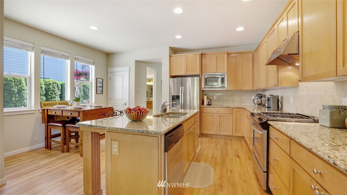 5400 Northeast 6th Court Renton, WA 98059 - Photo 10 of 38 Gallery Image 10