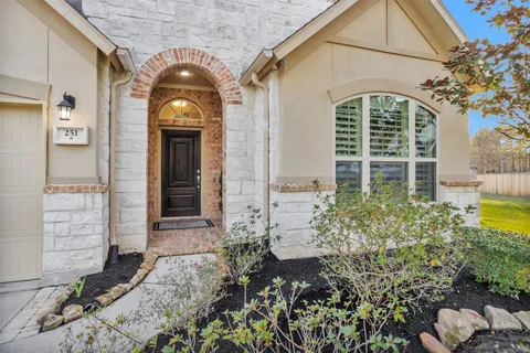 $560,000 | 251 Soaring Pines Place, Montgomery, TX 77316