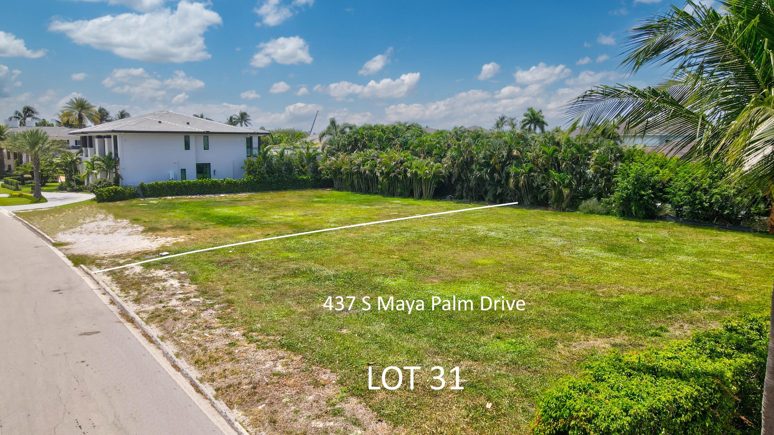 437 South Maya Palm Drive Boca Raton, FL 33432 - Photo 3 of 11 a view of a indoor basketball court