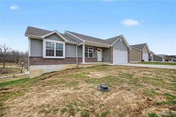$314,500 | 614 T-Box Drive, St. Clair, MO 63077