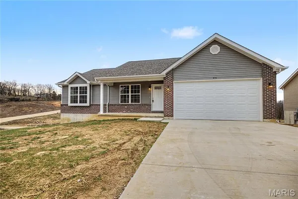 $314,500 | 614 T-Box Drive, St. Clair, MO 63077