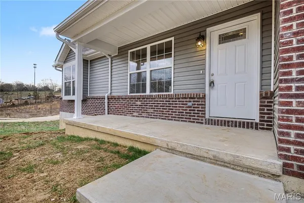 $314,500 | 614 T-Box Drive, St. Clair, MO 63077