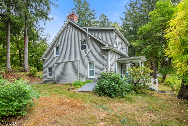400 Quaker Church Road Randolph, NJ 07869 - Photo 4 of 34 a view of a yard in front of house