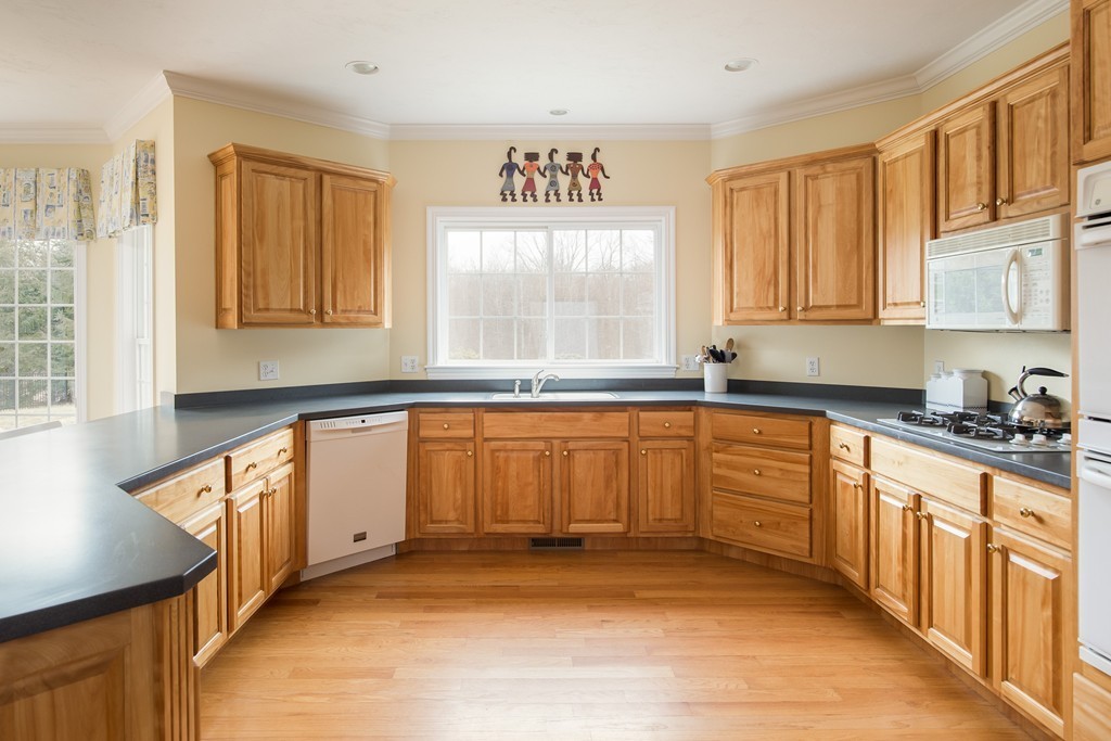 15 Smith Road Hopkinton, MA 01748 - Photo 3 of 30 Gallery Image 3