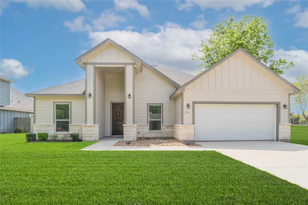 $389,000 | 231 McCormick Street, Columbus, TX 78934
