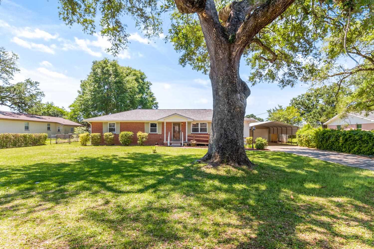 321 Robin Road Pensacola, FL 32514 - Photo 1 of 40 Gallery Image 1