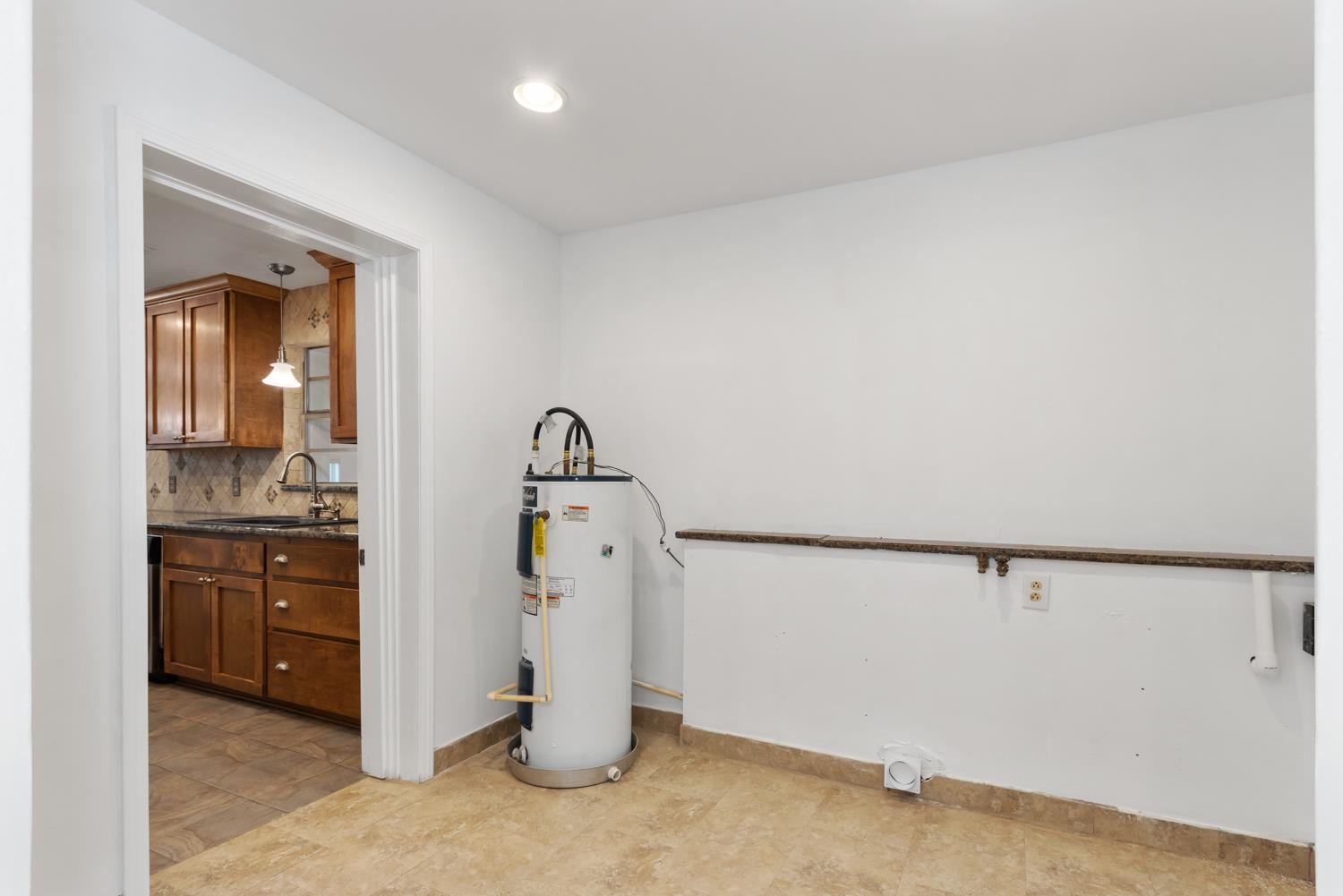 321 Robin Road Pensacola, FL 32514 - Photo 18 of 40 Gallery Image 18