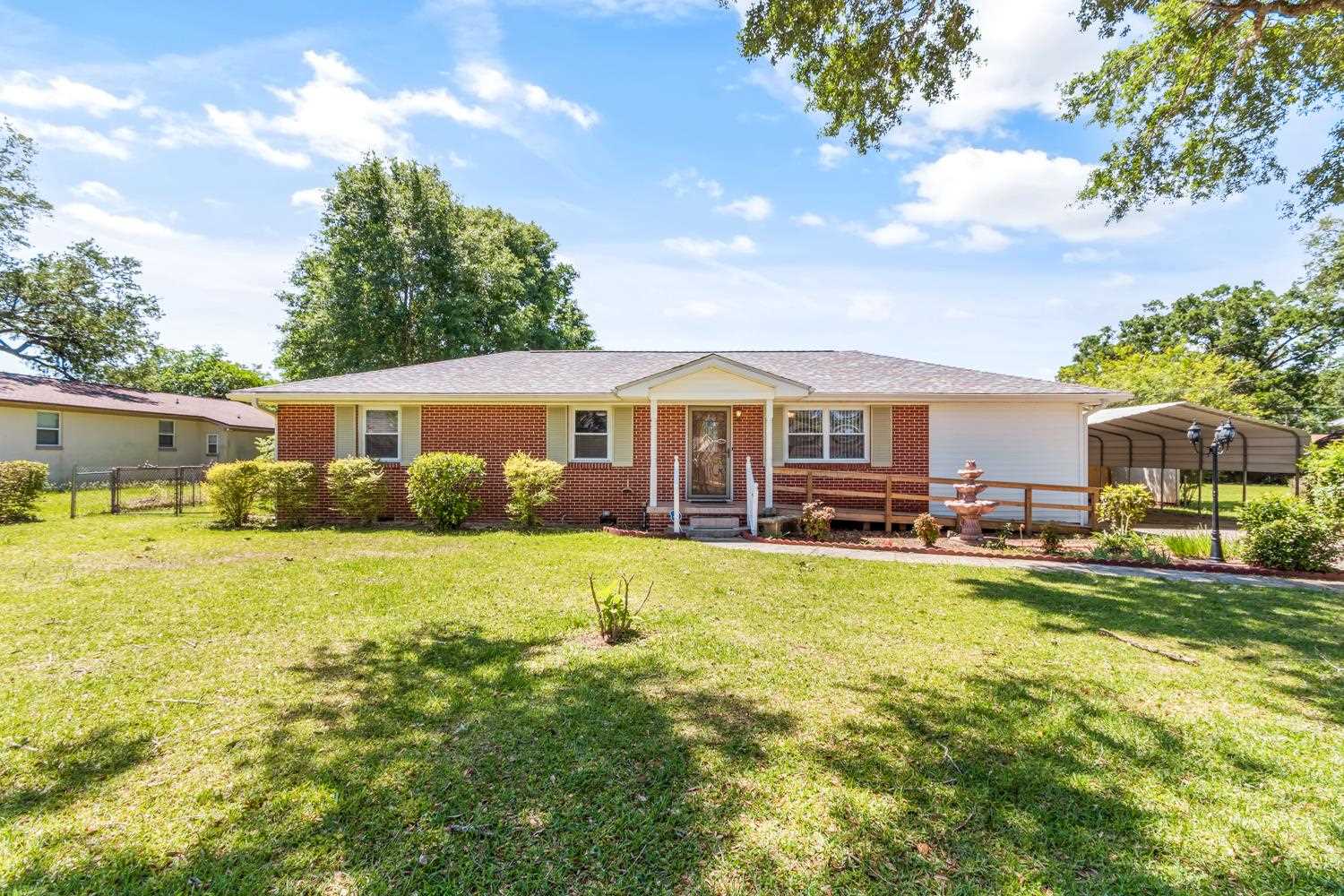 321 Robin Road Pensacola, FL 32514 - Photo 4 of 40 Gallery Image 4
