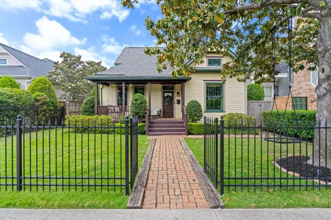 $1,595,000 | 1633 Arlington Street, Houston, TX 77008