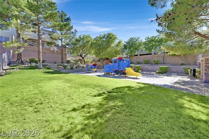 207 Priority Point Street Henderson, NV 89012 - Photo 37 of 38 View of yard