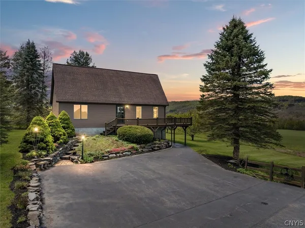 $389,900 | 1493 Falls Road, Chittenango, NY 13037