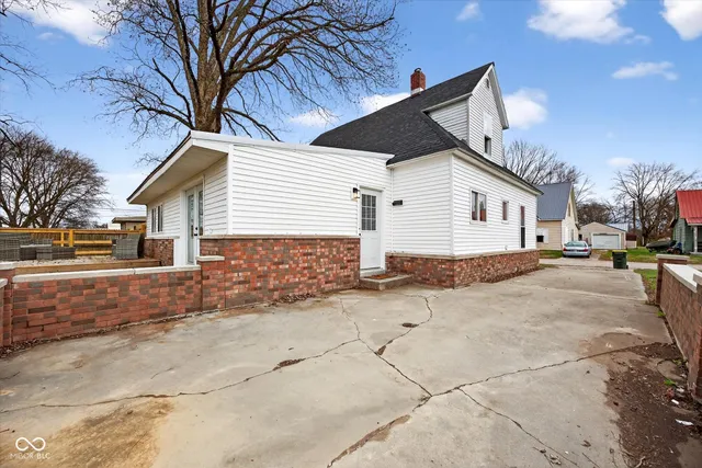 $189,000 | 178 7th Street Southeast, Linton, IN 47441