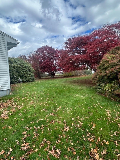 342 Mail Coach Road Portsmouth, RI 02871 - Photo 14 of 21 Large front and back yards...1/4 acre!