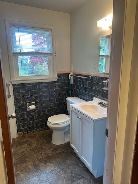 342 Mail Coach Road Portsmouth, RI 02871 - Photo 7 of 21 Full Bathroon