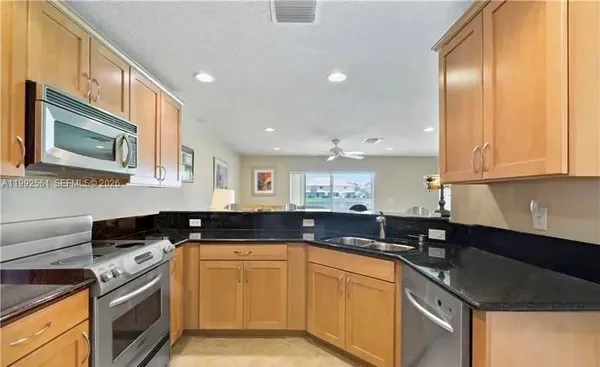 $2,800 | 8989 Lancaster Street, Tamarac, FL 33321