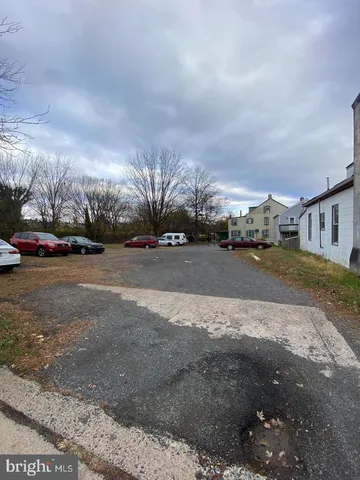 $2,000 | 64 South Evans Street, Unit 3, Pottstown, PA 19464