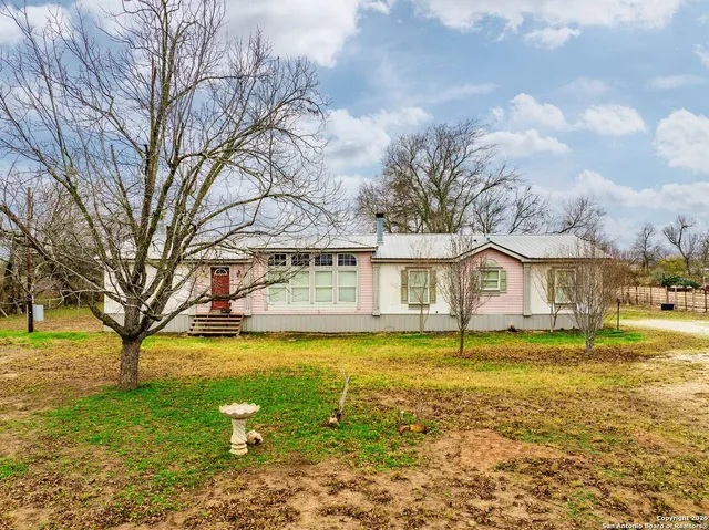 $269,999 | 1545 County Road 665, Devine, TX 78016