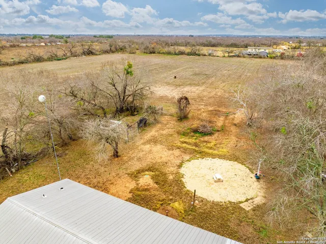 $269,999 | 1545 County Road 665, Devine, TX 78016