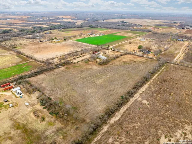 $269,999 | 1545 County Road 665, Devine, TX 78016