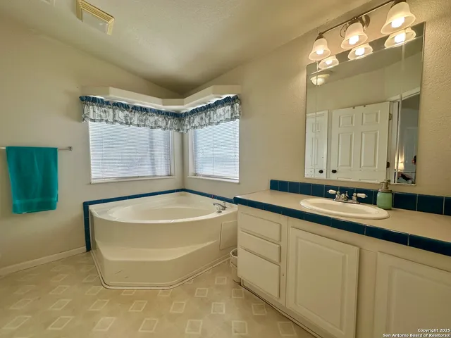 $269,999 | 1545 County Road 665, Devine, TX 78016