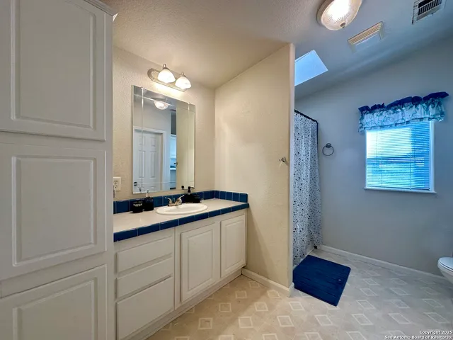 $269,999 | 1545 County Road 665, Devine, TX 78016