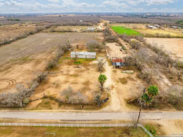 $269,999 | 1545 County Road 665, Devine, TX 78016