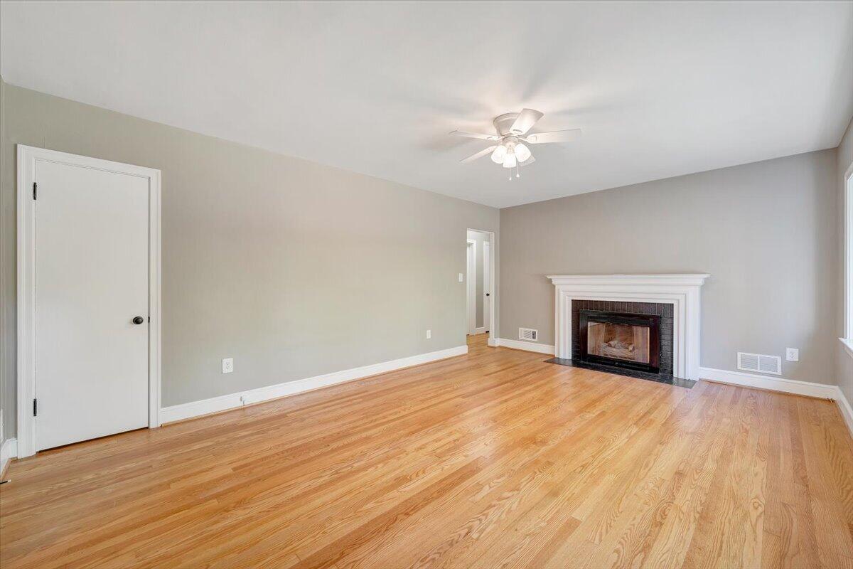 3016 Grandin Road Roanoke, VA 24018 - Photo 3 of 37 03-MIB04758