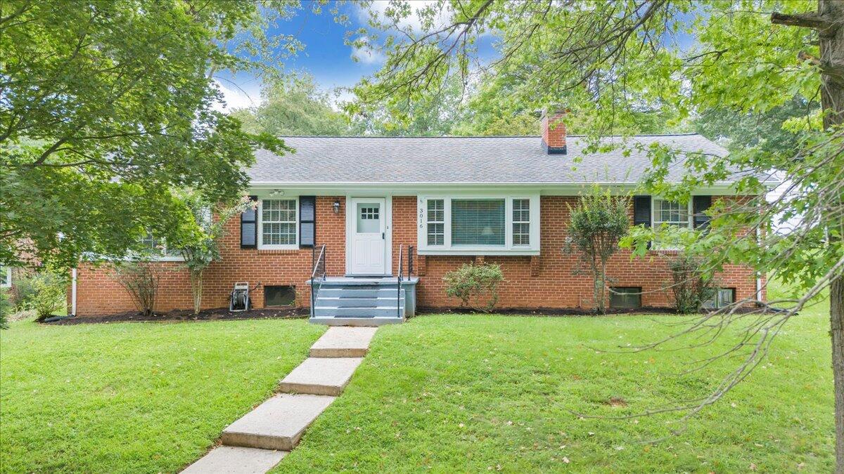 3016 Grandin Road Roanoke, VA 24018 - Photo 33 of 37 33-DJI_20250805125949_0004_D