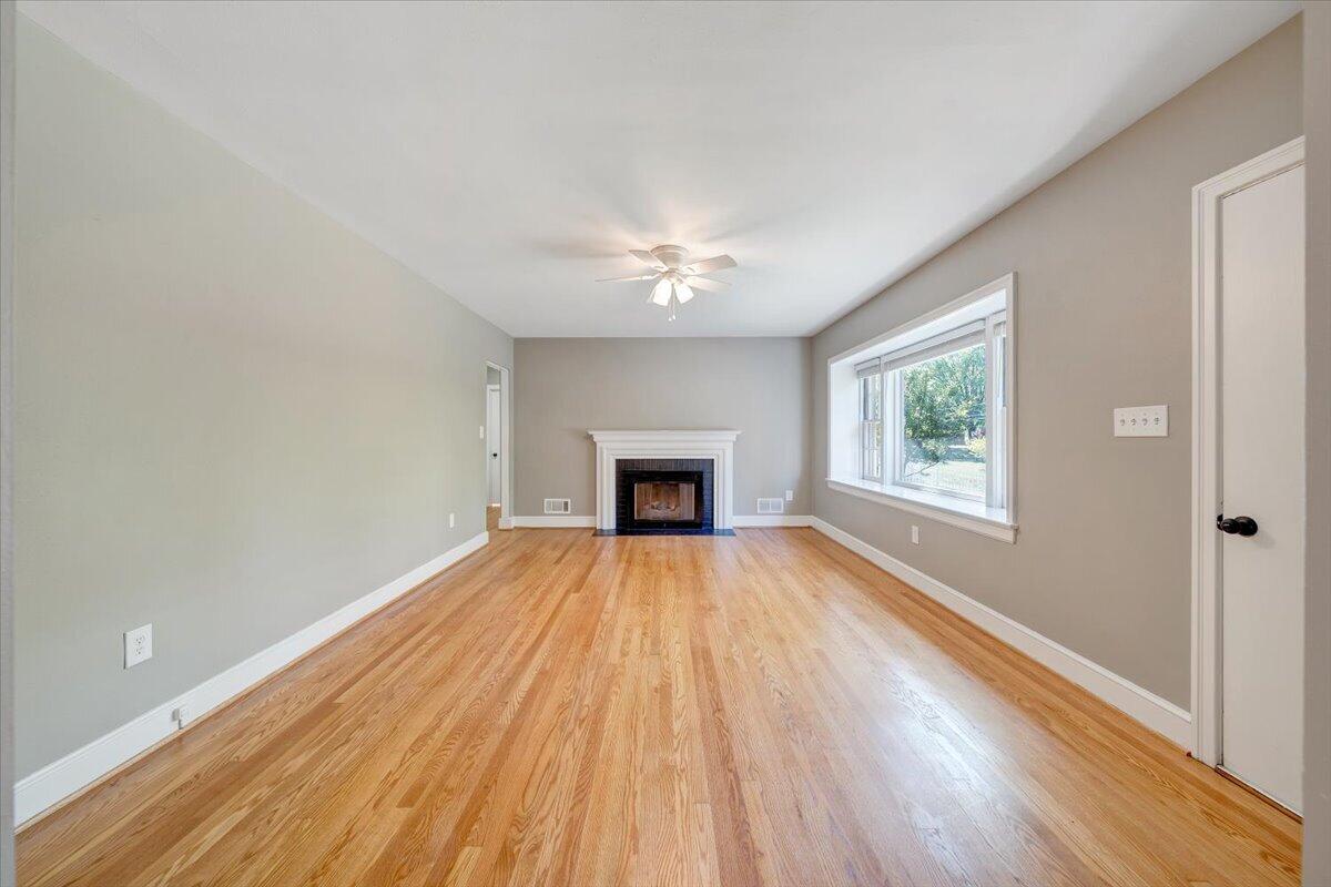 3016 Grandin Road Roanoke, VA 24018 - Photo 5 of 37 04-MIB04755