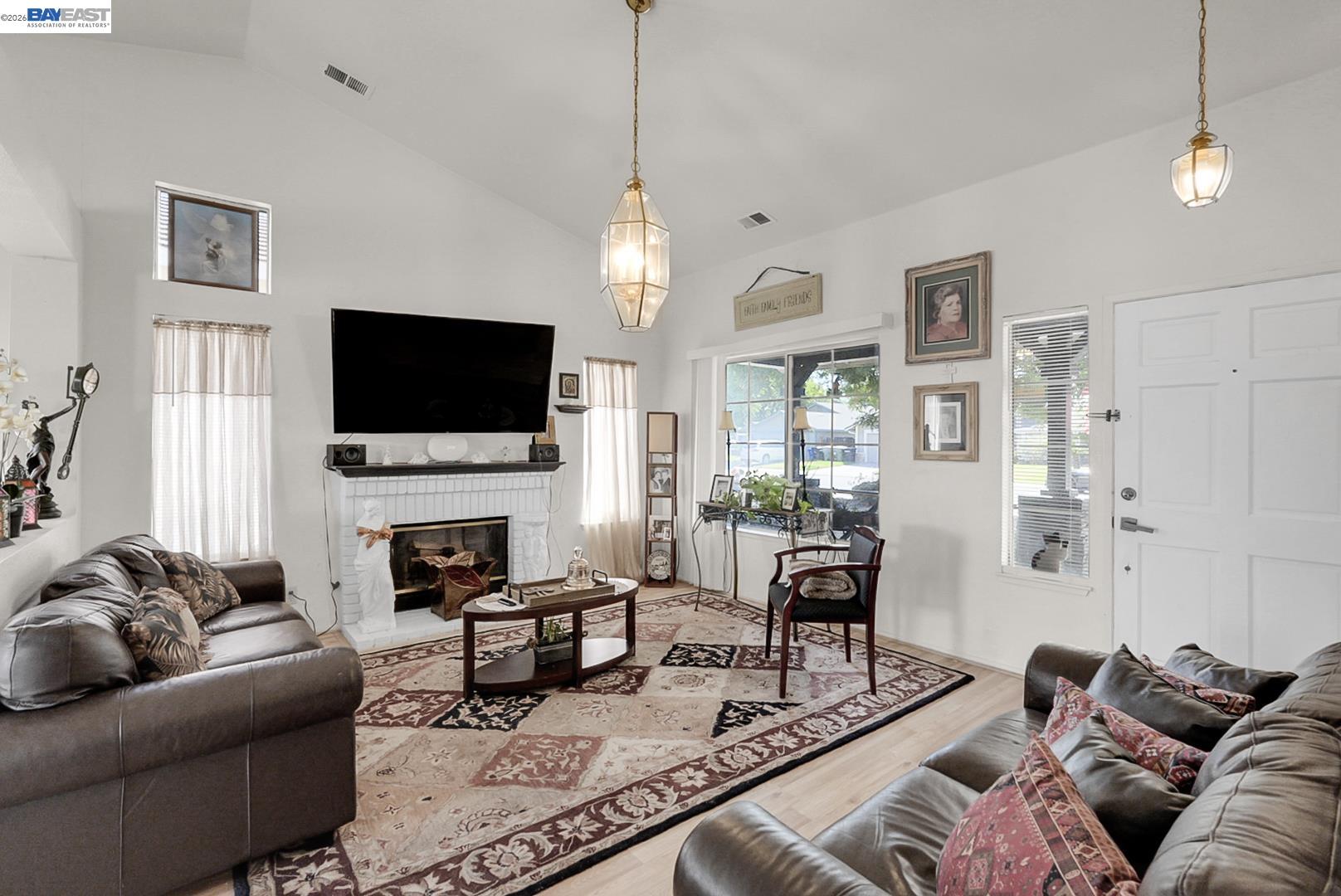 1324 Riverette Drive Modesto, CA 95351 - Photo 2 of 11 Gallery Image 2