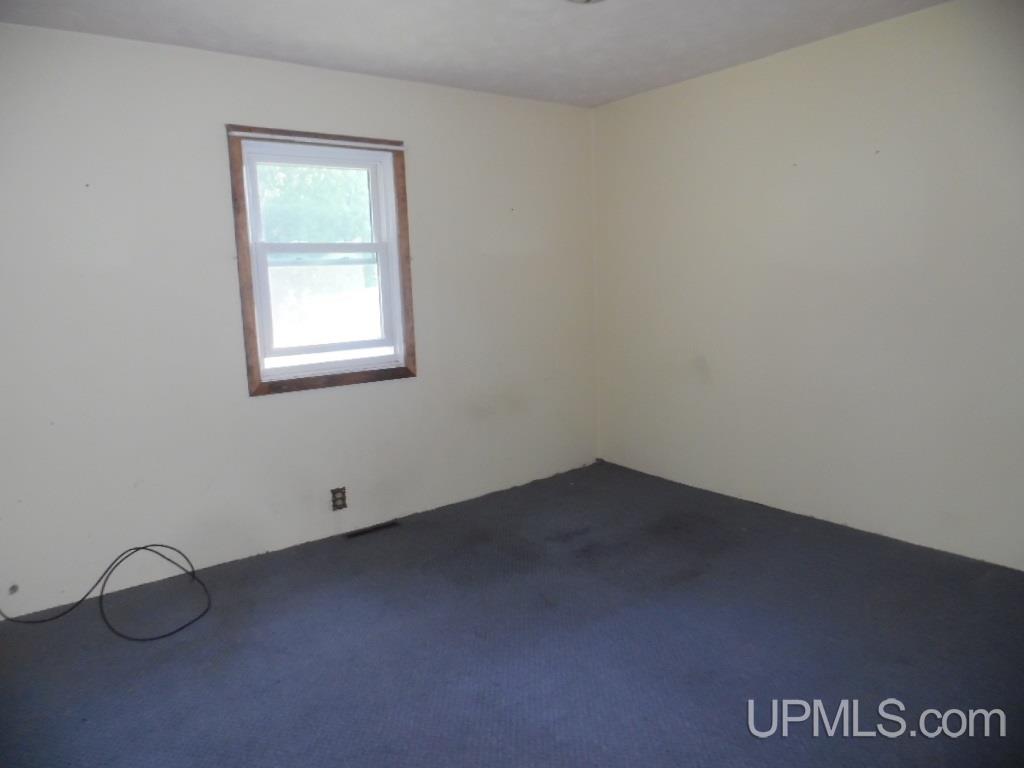 4955 12th Road Escanaba, MI 49829 - Photo 9 of 27