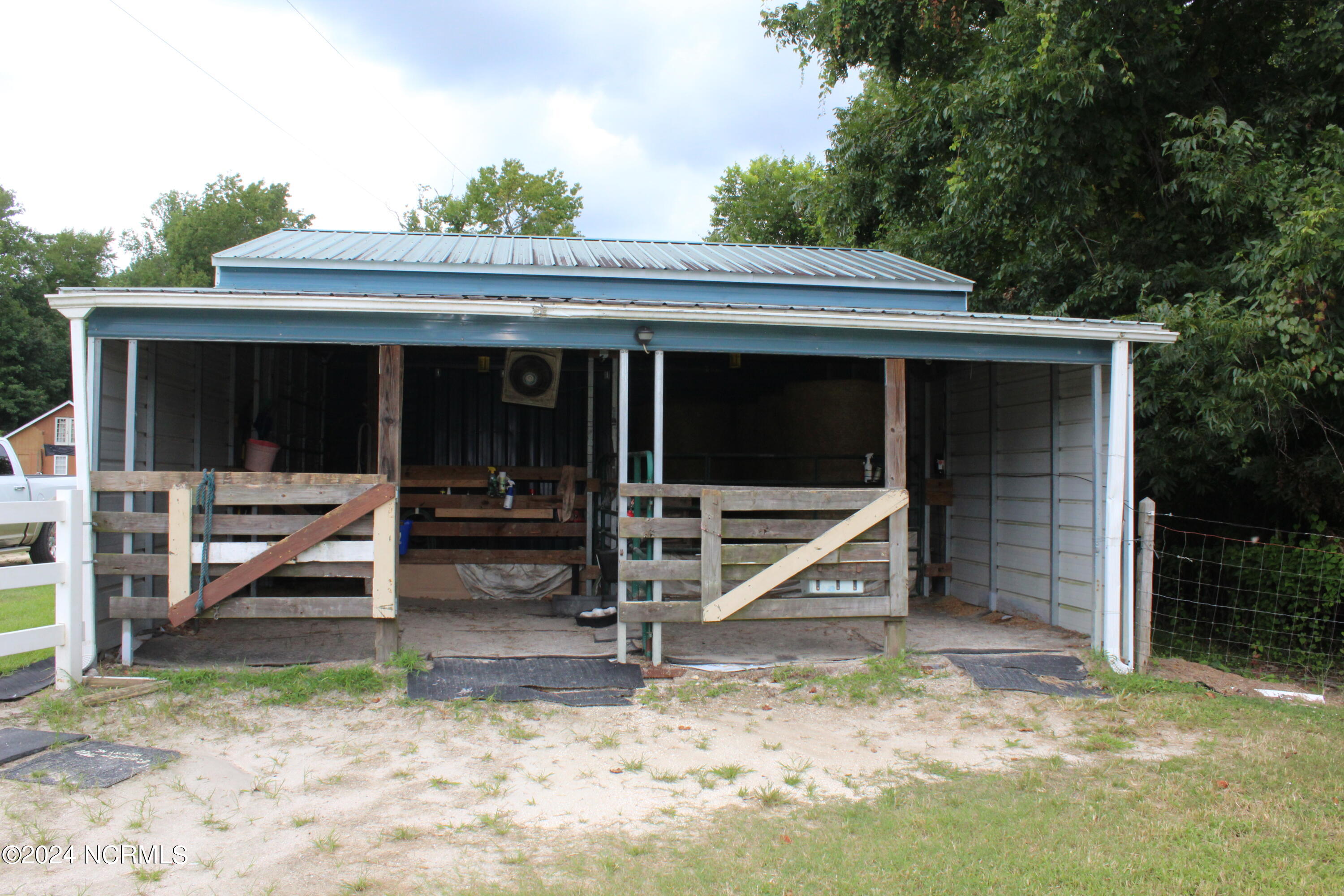 4507 Rivershore Drive New Bern, NC 28560 - Photo 13 of 71 Stable Barn August 20