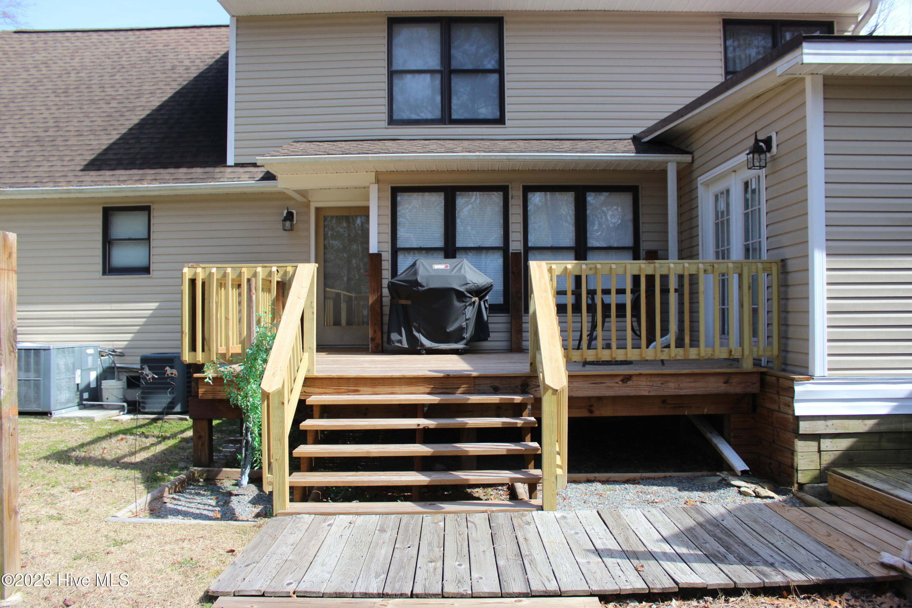 4507 Rivershore Drive New Bern, NC 28560 - Photo 64 of 71 rear deck