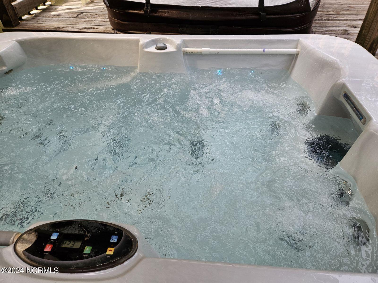 4507 Rivershore Drive New Bern, NC 28560 - Photo 67 of 71 Hot Tub