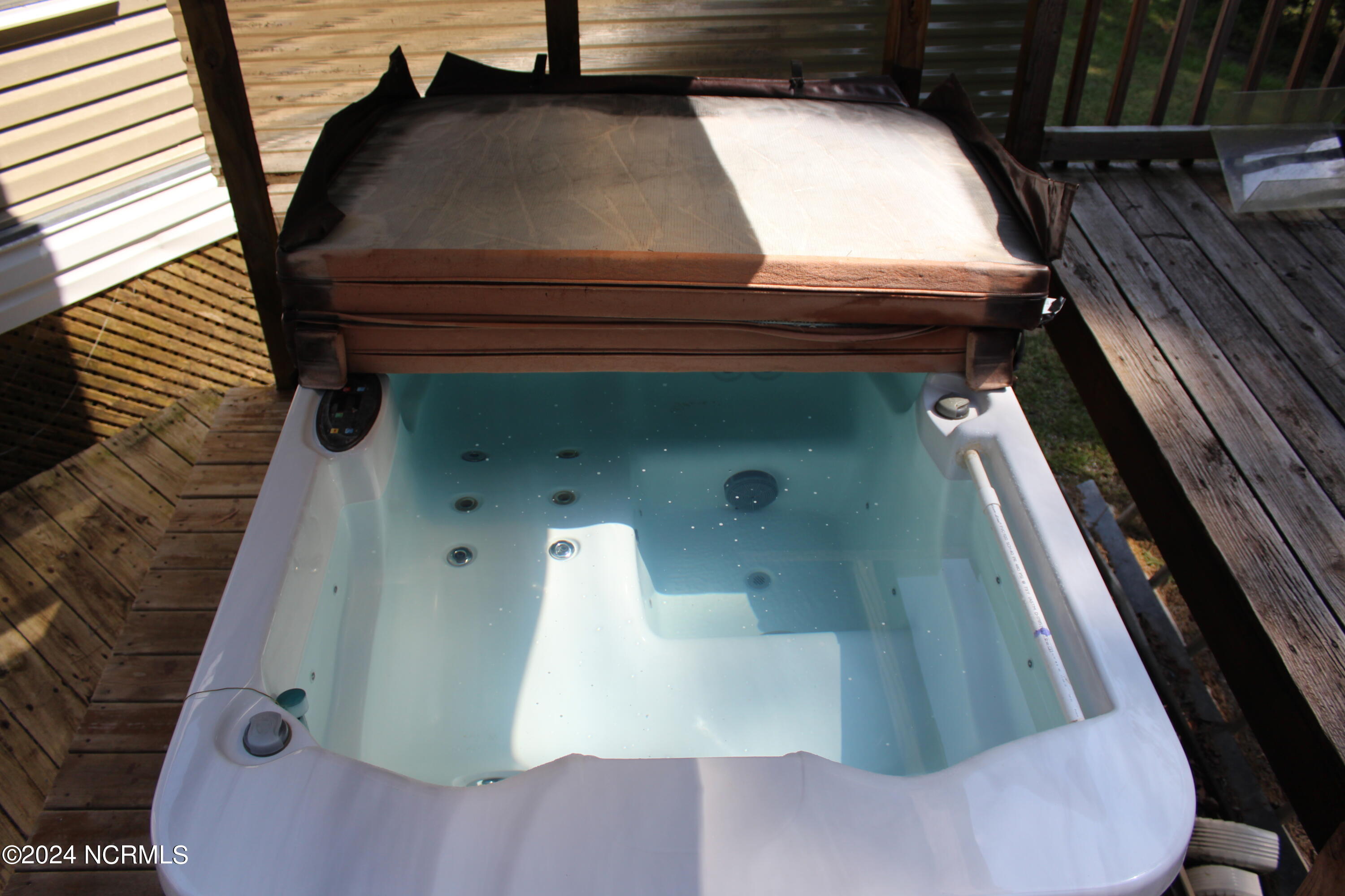 4507 Rivershore Drive New Bern, NC 28560 - Photo 68 of 71 Hot Tub