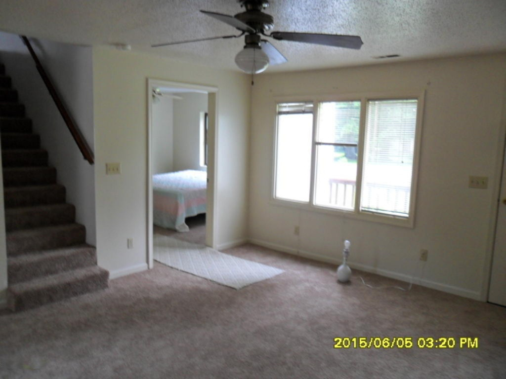 5962 Johnson Road Coloma, MI 49038 - Photo 10 of 16 5962 Johnson lvrm2