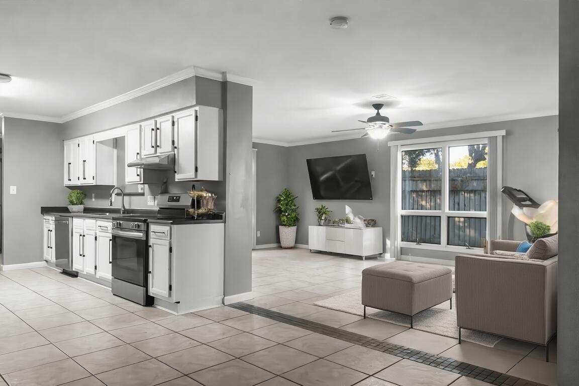 512 Lang Road Fort Walton Beach, FL 32547 - Photo 3 of 51 a living room with furniture and a flat screen tv