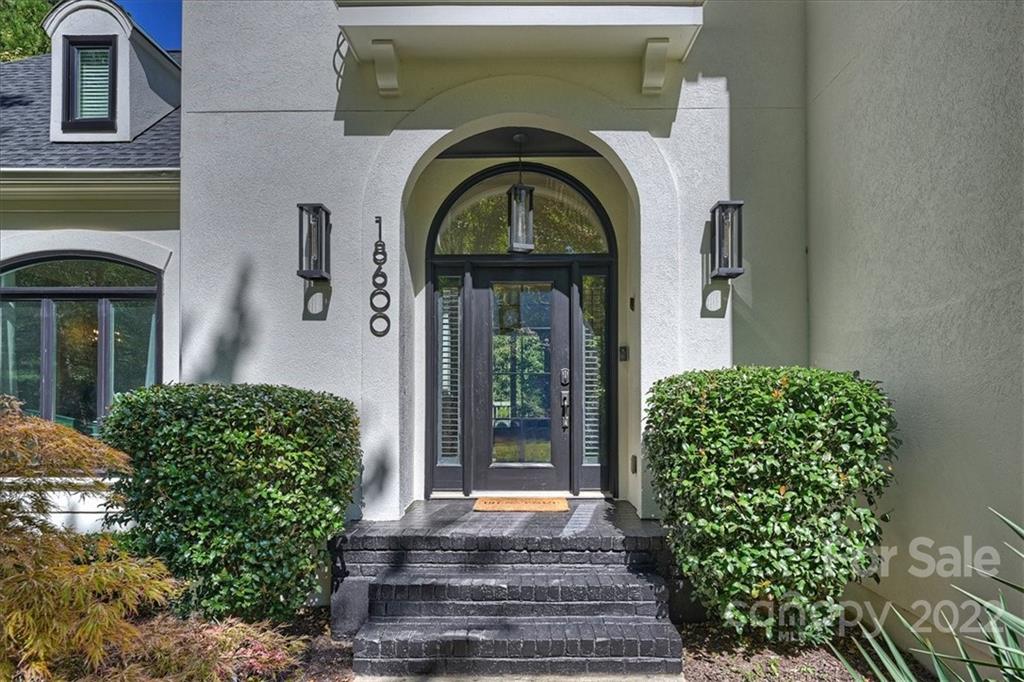 18600 Hammock Lane Davidson, NC 28036 - Photo 3 of 48 a front view of a house