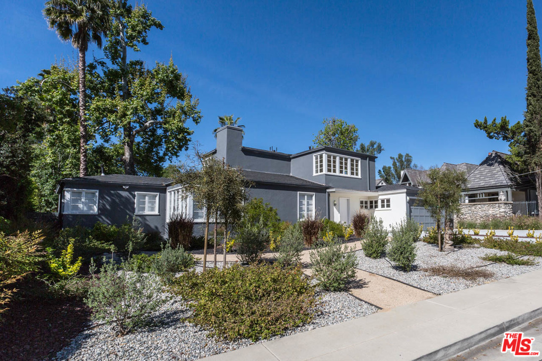 5 Richland Place Pasadena, CA 91103 - Photo 1 of 54 a front view of a house with a yard