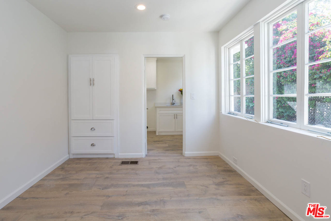 5 Richland Place Pasadena, CA 91103 - Photo 24 of 54 a view of an empty room with closet and windows