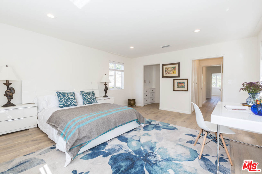 5 Richland Place Pasadena, CA 91103 - Photo 32 of 54 a spacious bedroom with a bed a table and chair