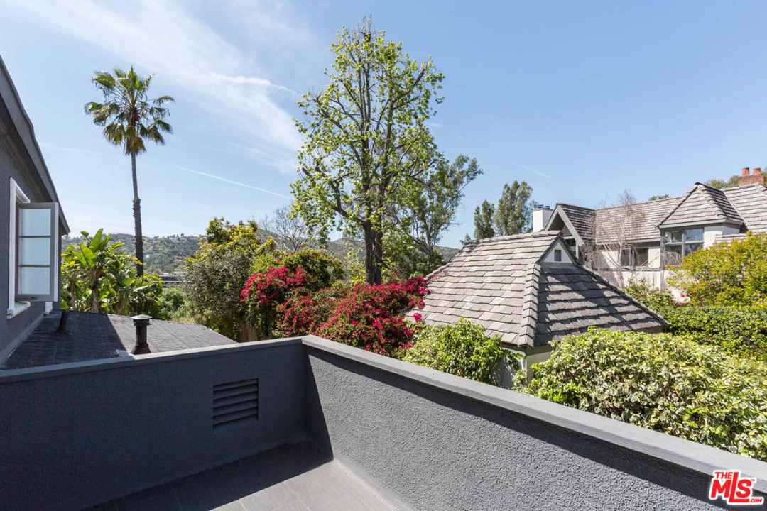 5 Richland Place Pasadena, CA 91103 - Photo 40 of 54 a view of a outdoor space