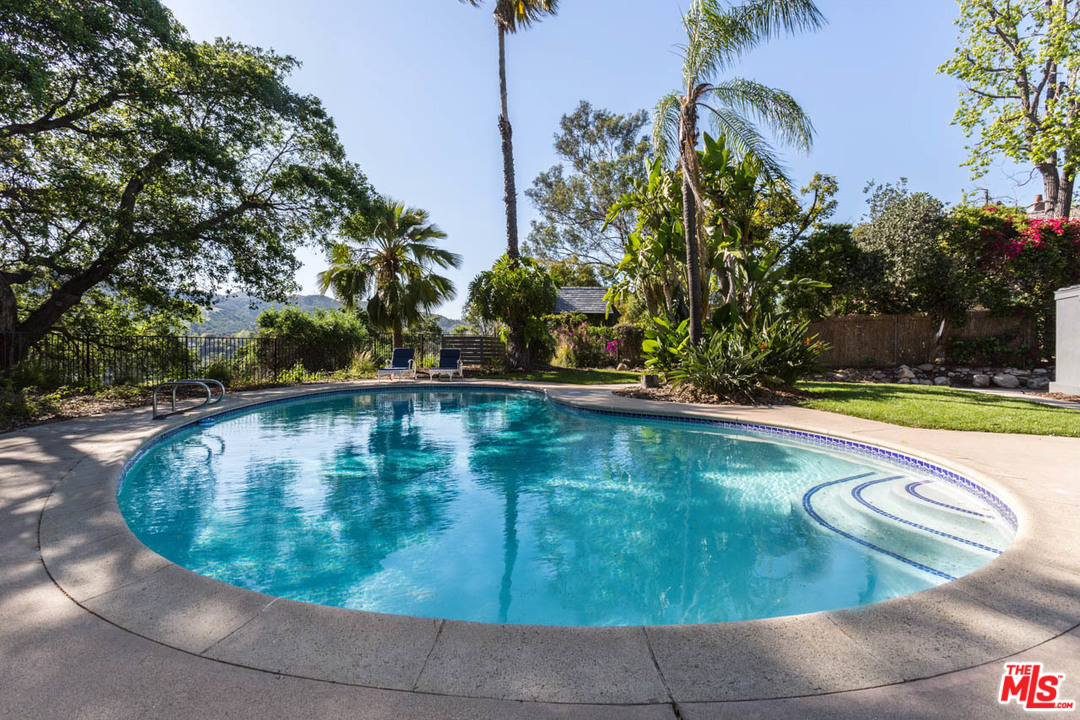 5 Richland Place Pasadena, CA 91103 - Photo 50 of 54 a view of swimming pool