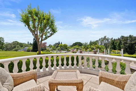$4,225,000 | 9988 Troon Court, Windsor, CA 95492