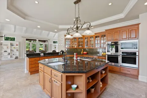 $4,225,000 | 9988 Troon Court, Windsor, CA 95492
