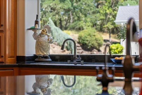 $4,225,000 | 9988 Troon Court, Windsor, CA 95492