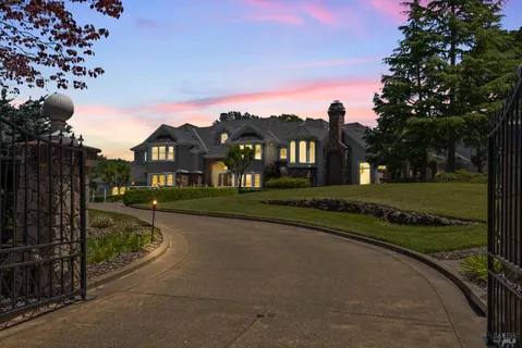 $4,225,000 | 9988 Troon Court, Windsor, CA 95492
